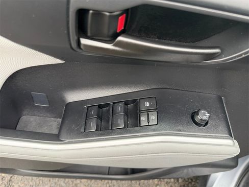 Used 2023 Toyota Highlander LE image 13