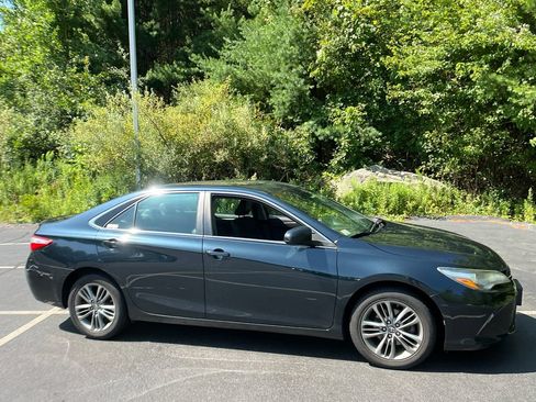 Used 2017 Toyota Camry SE FWD image 8
