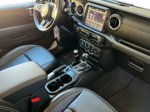 Used 2022 Jeep Wrangler Unlimited Sahara image 16