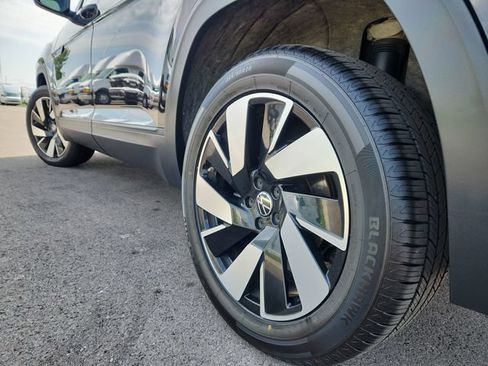 Used 2024 Volkswagen Atlas Cross Sport SE FWD image 17