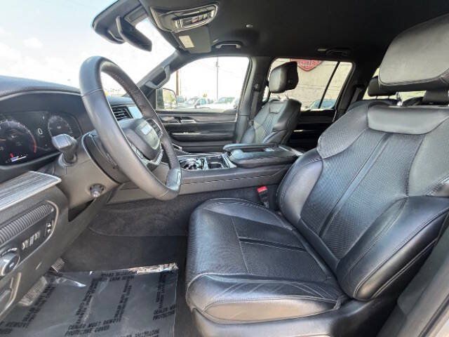 Used 2024 Jeep Wagoneer L Series II RWD image 16