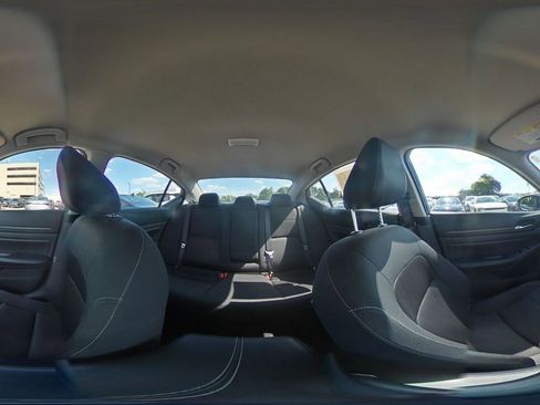 Used 2025 Nissan Altima 2.5 SV FWD image 42