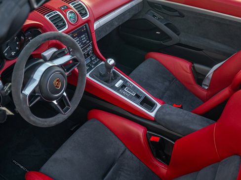 Used 2016 Porsche Boxster Spyder image 16