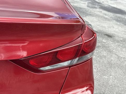 Used 2017 Hyundai Elantra SE FWD image 16