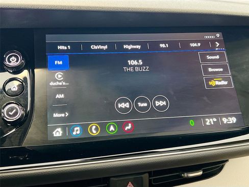 Used 2022 Buick Envision Avenir w/ Technology Package II image 15