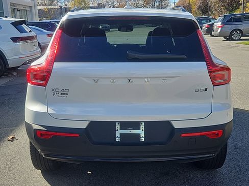Used 2025 Volvo XC40 B5 Plus w/ Protection Package Premier image 28