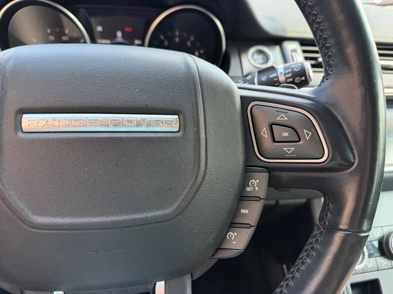 Used 2018 Land Rover Range Rover Evoque SE AWD/4WD image 14