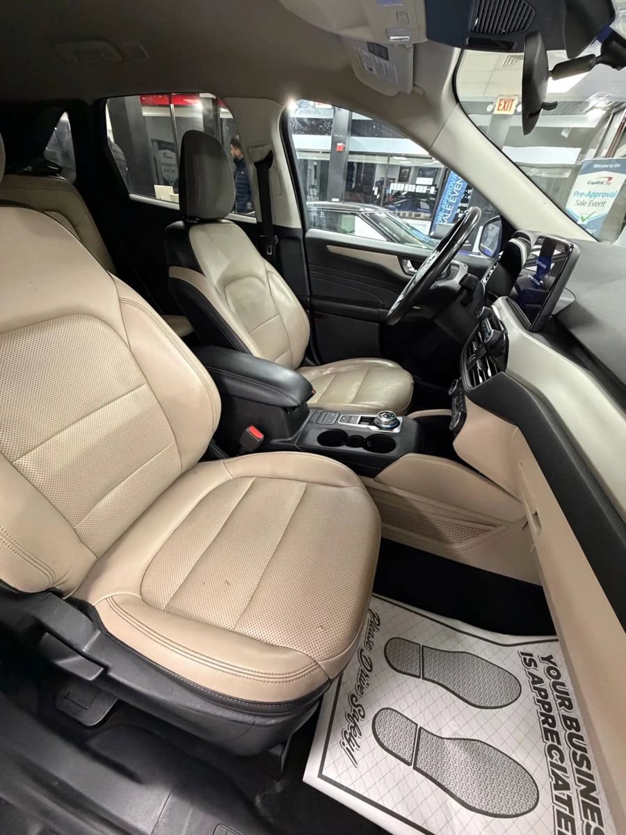 Used 2022 Ford Escape SEL FWD image 9