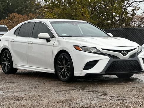 Used 2019 Toyota Camry SE image 10