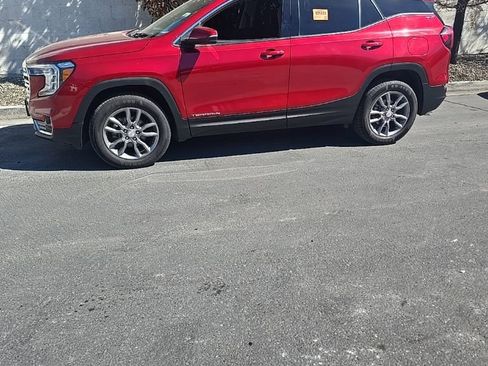 Used 2022 GMC Terrain SLT image 2