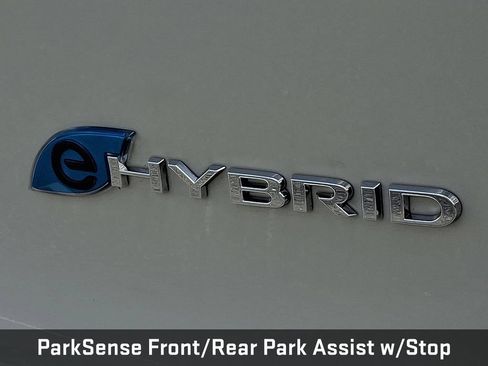 Used 2021 Chrysler Pacifica Limited w/ Uconnect Theater Family Group FWD image 37