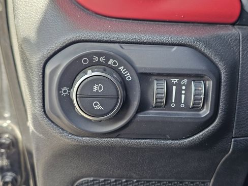 Used 2020 Jeep Gladiator Rubicon w/ Cold Weather Group image 16