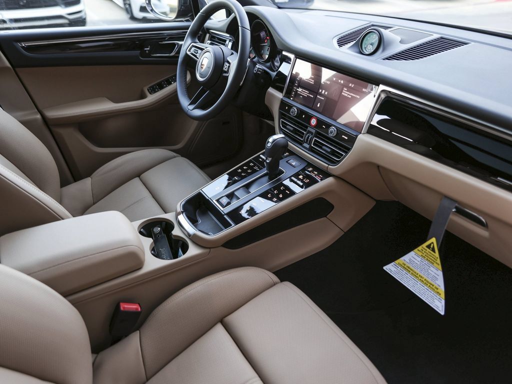 Certified 2026 Porsche Macan AWD/4WD image 39