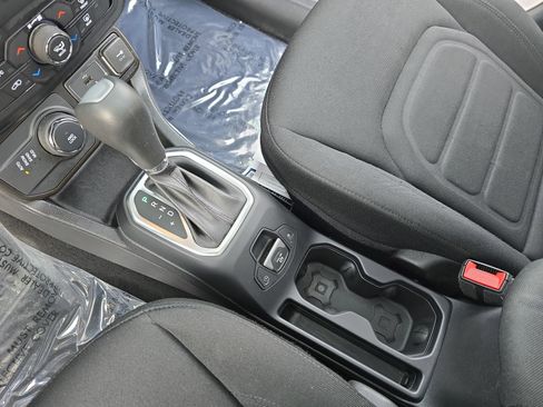 Used 2020 Jeep Renegade Latitude w/ Popular Equipment Group image 23