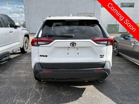 Used 2022 Toyota RAV4 XLE AWD/4WD image 5