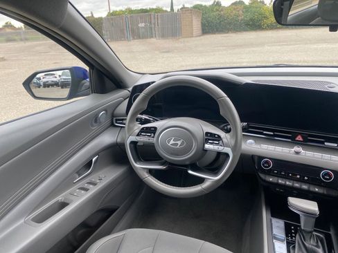 Used 2025 Hyundai Elantra SEL image 34