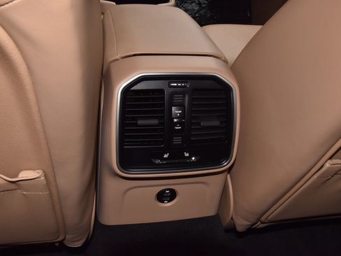 Used 2023 Porsche Macan S image 19