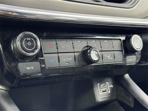 Used 2023 Jeep Compass Limited image 5