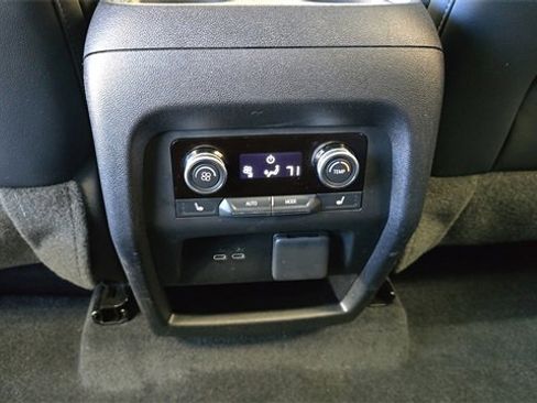 Used 2025 Buick Enclave Avenir image 17