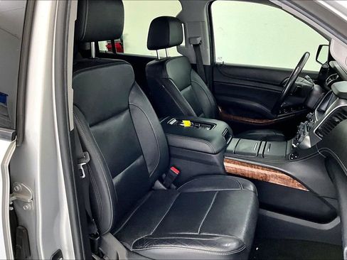 Used 2018 Chevrolet Suburban Premier image 10