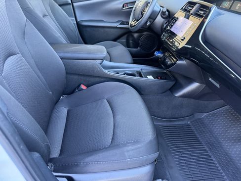 Used 2022 Toyota Prius LE AWD/4WD image 27