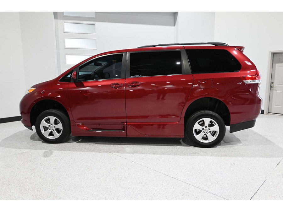 Used 2013 Toyota Sienna LE FWD image 9