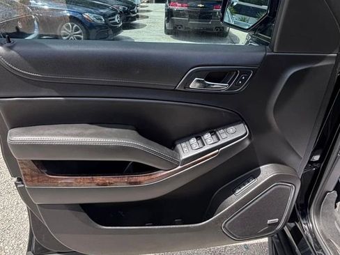 Used 2018 Chevrolet Suburban LT image 15