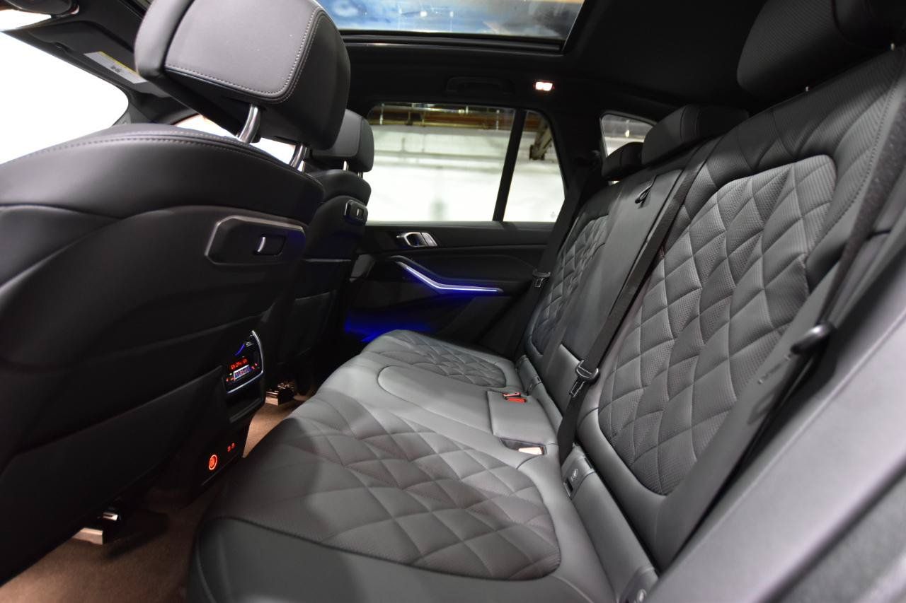 Used 2025 BMW X5 xDrive40i w/ M Sport Package AWD/4WD image 42