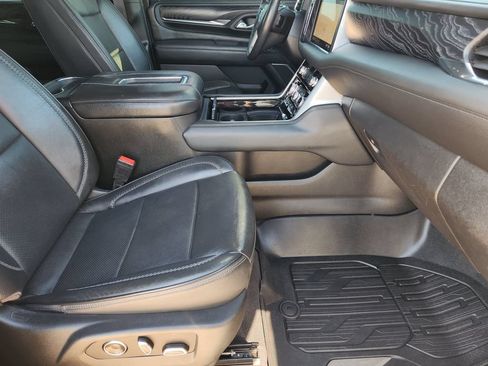 Used 2021 GMC Yukon Denali w/ Denali Premium Package AWD/4WD image 15