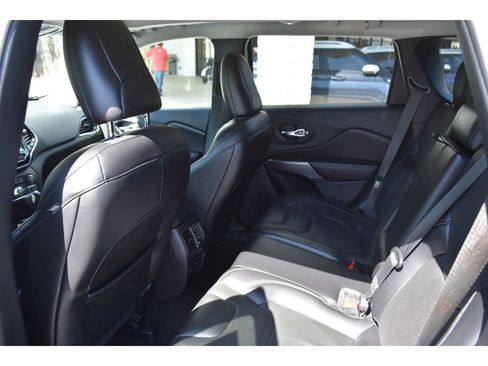 Used 2021 Jeep Cherokee Limited image 11