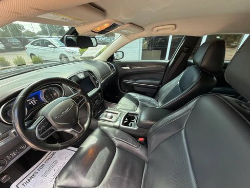 Used 2022 Chrysler 300 Touring L w/ Comfort Group RWD image 20