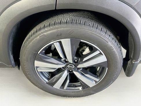 Used 2023 Nissan Rogue SL FWD image 11