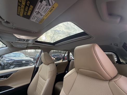 Used 2022 Toyota RAV4 Limited image 7