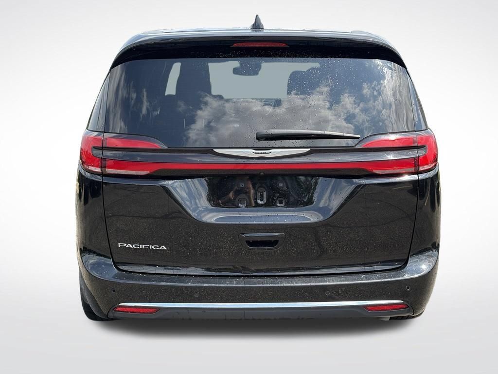Certified 2025 Chrysler Pacifica Select FWD image 8