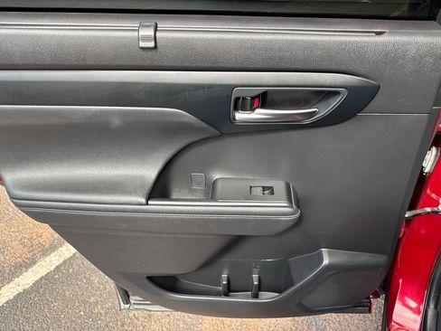 Used 2023 Toyota Highlander XSE FWD image 40