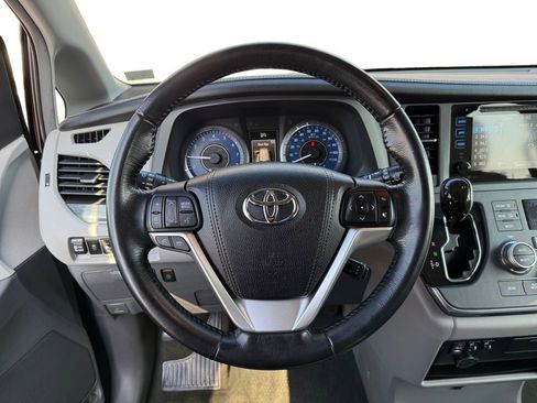 Used 2015 Toyota Sienna XLE w/ XLE Navigation Package image 12