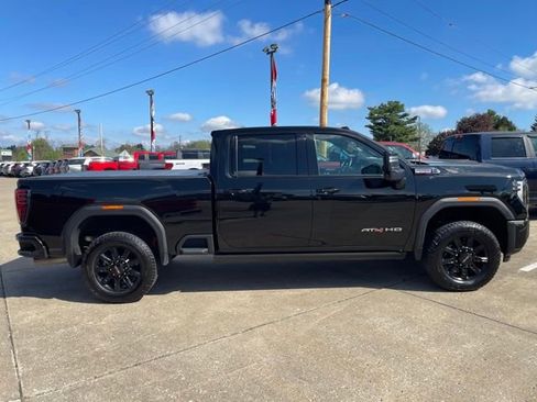 Used 2024 GMC Sierra 2500 AT4 w/ Technology Package AWD/4WD image 7