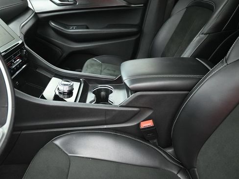 Used 2025 Jeep Grand Cherokee Altitude RWD image 21
