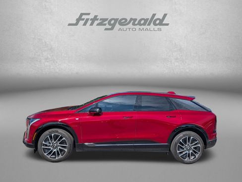 Used 2025 Cadillac Optiq Sport 2 w/ LPO, Floor Liner Package AWD/4WD image 4