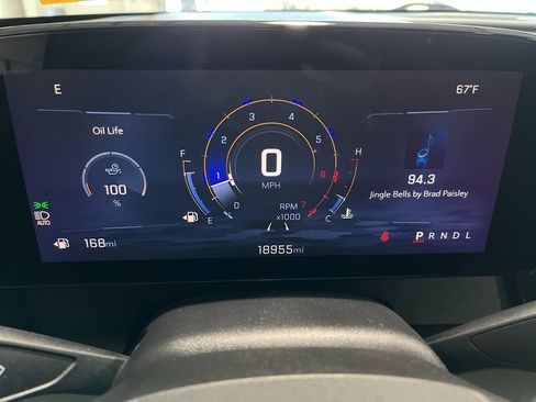 Used 2025 Chevrolet Traverse LT image 14