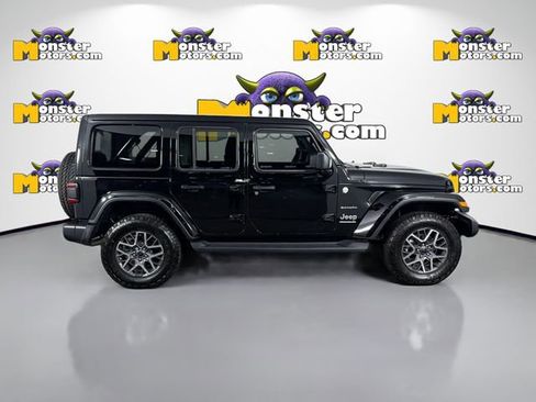 Used 2024 Jeep Wrangler Unlimited Sahara w/ Technology Group AWD/4WD image 4
