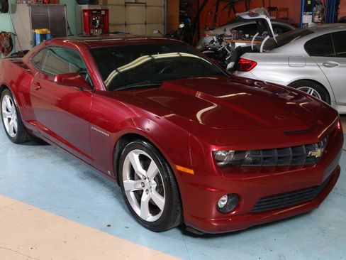 Used 2010 Chevrolet Camaro SS RWD image 2