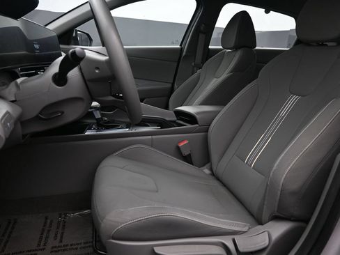 Certified 2024 Hyundai Elantra SEL FWD image 11