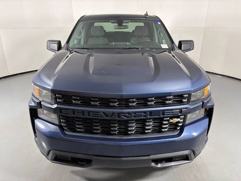 Used 2020 Chevrolet Silverado 1500 Custom w/ Custom Value Package RWD image 3