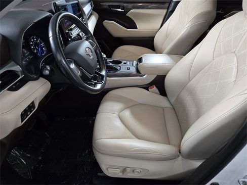 Used 2020 Toyota Highlander Limited Platinum image 13