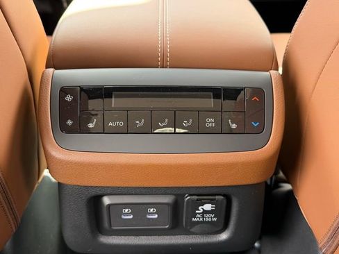 New 2026 Nissan Pathfinder Platinum AWD/4WD image 24
