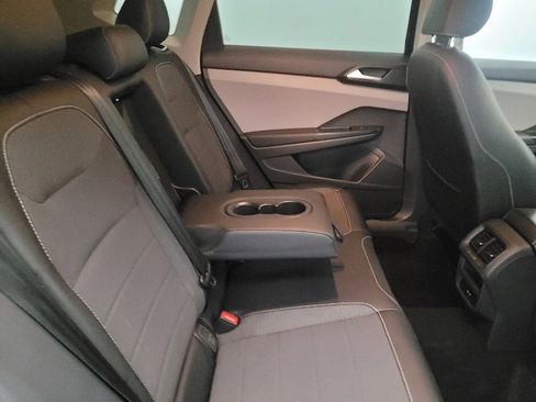 Used 2022 Volkswagen Taos SE image 19