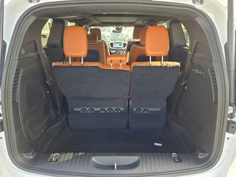 New 2026 Chrysler Pacifica Pinnacle image 15