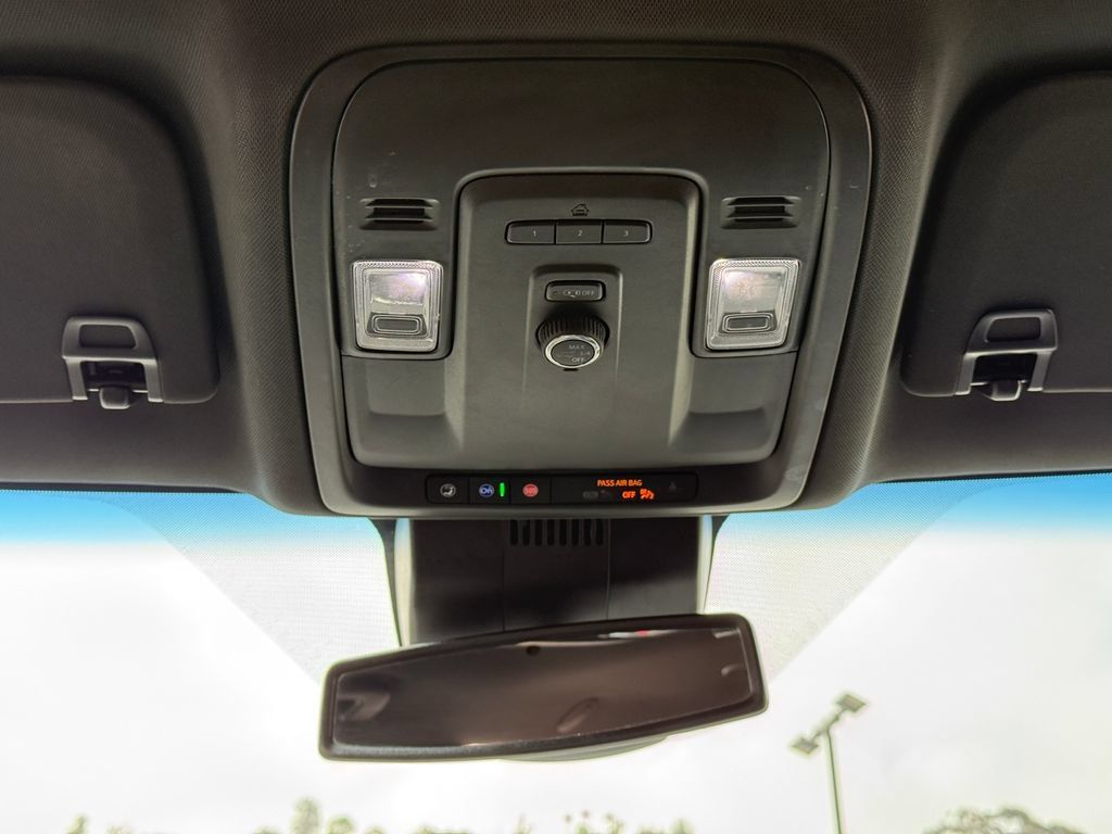 Used 2024 GMC Yukon SLT AWD/4WD image 22