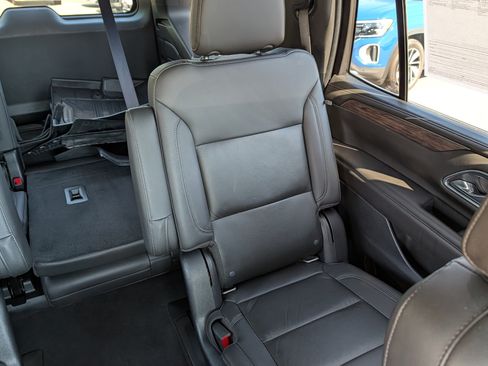 Used 2021 Chevrolet Tahoe Z71 w/ Z71 Signature Package AWD/4WD image 14